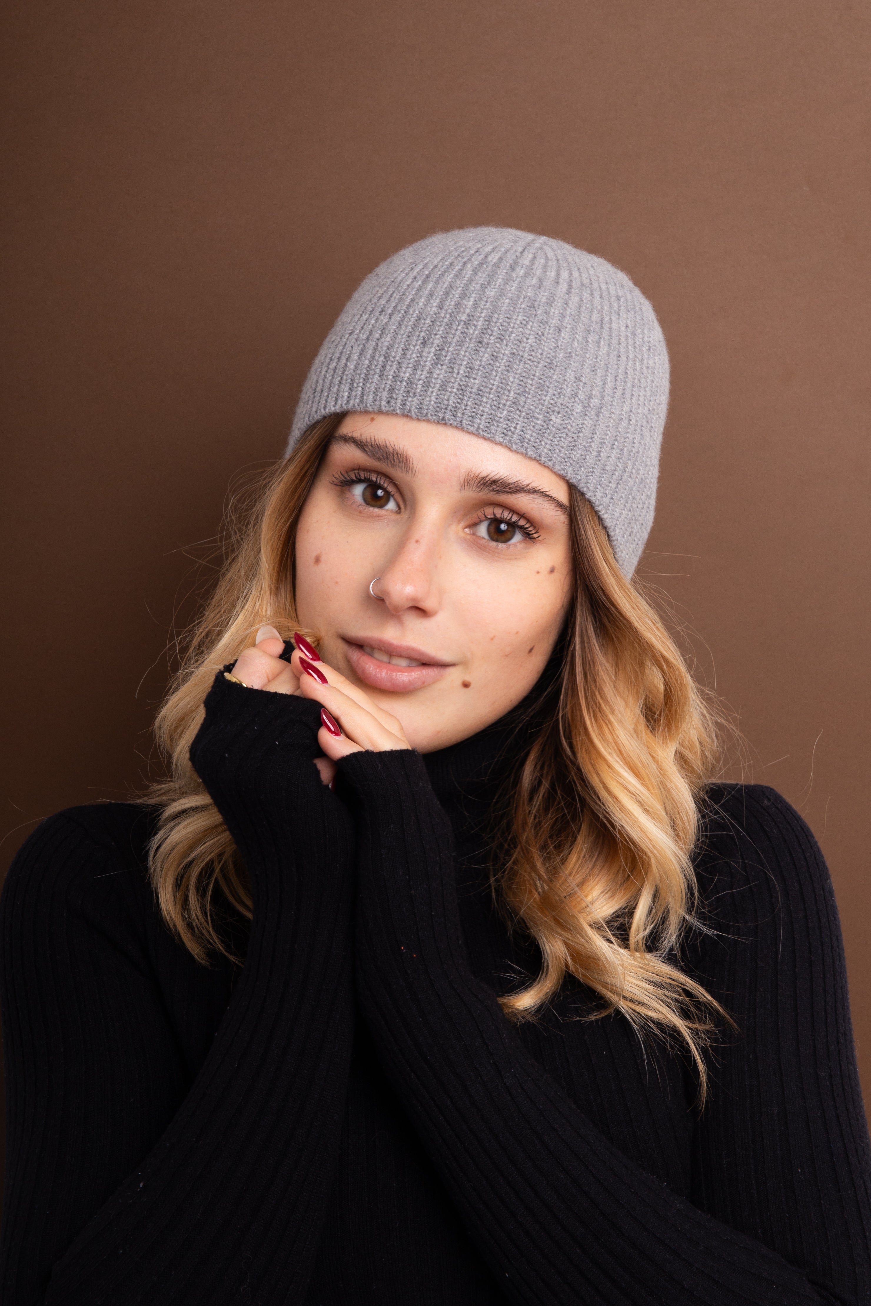 Cappellino Cuffia 100% cashmere puro - Grigio - Berretto morbido di qualità premium - Made in italy